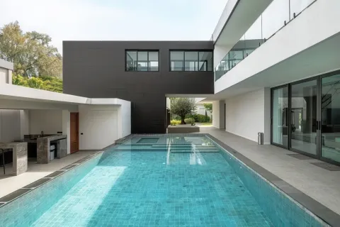 Villa in Pattaya, Thailand 8 bedrooms № 155725 - photo 2