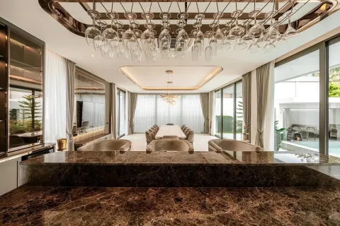 Villa in Pattaya, Thailand 8 bedrooms № 155725 - photo 9