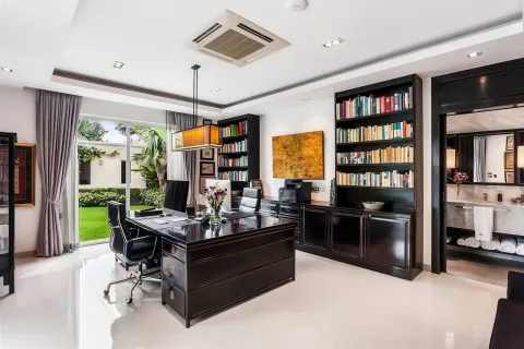 Villa in Pattaya, Thailand 8 bedrooms № 155722 - photo 9