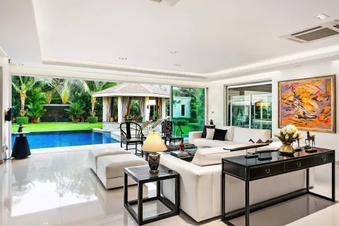 Villa in Pattaya, Thailand 8 bedrooms № 155722 - photo 6