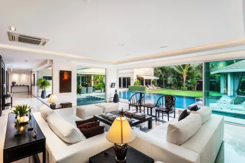 Villa in Pattaya, Thailand 8 bedrooms № 155722 - photo 7