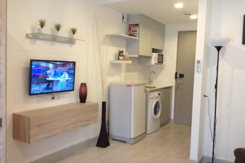 Studio dans le Condo à Bangkok, Thaïlande  № 206119