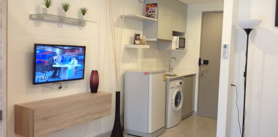 Studio dans le Condo à Bangkok, Thaïlande  № 206119