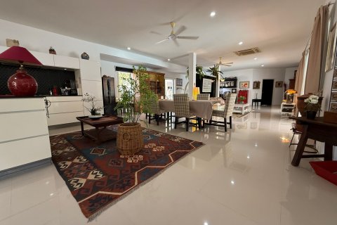 Вилла в Хуа Хине, Таиланд с 4 спальнями  № 141061 - фото 12