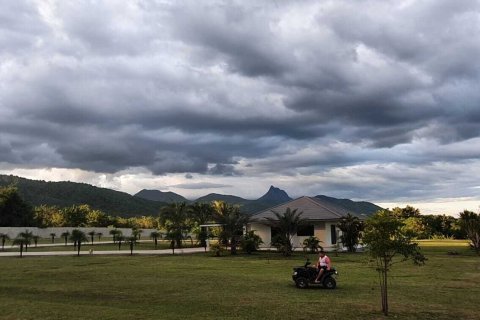 House in Lom Sak, Thailand 2 bedrooms № 171296 - photo 5