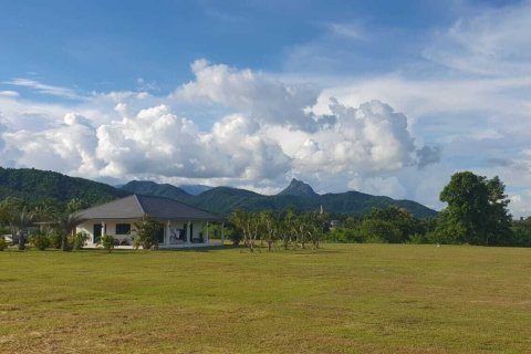 House in Lom Sak, Thailand 2 bedrooms № 171296 - photo 3