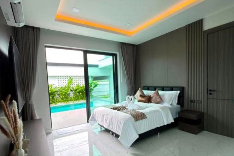 Casa de 6 dormitorios en Pattaya, Tailandia № 233484 - foto 5