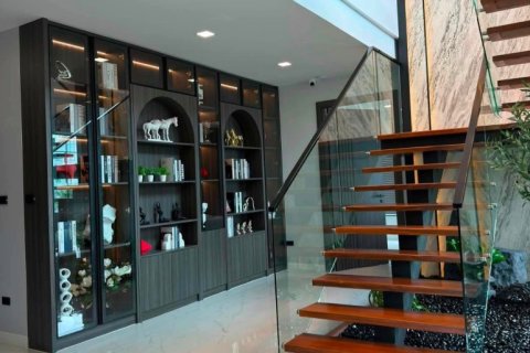 Casa de 6 dormitorios en Pattaya, Tailandia № 233484 - foto 12