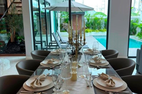 Casa de 6 dormitorios en Pattaya, Tailandia № 233484 - foto 16