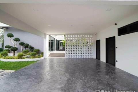 Casa de 6 dormitorios en Pattaya, Tailandia № 233484 - foto 3