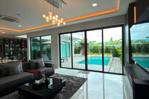 Casa de 6 dormitorios en Pattaya, Tailandia № 233484 - foto 9