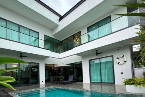 Casa de 6 dormitorios en Pattaya, Tailandia № 233484