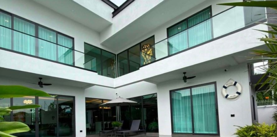 Casa de 6 dormitorios en Pattaya, Tailandia № 233484