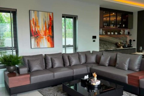 Casa de 6 dormitorios en Pattaya, Tailandia № 233484 - foto 10