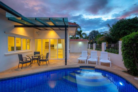 Villa in Hua Hin, Thailand 4 Schlafzimmer № 221899 - Foto 4