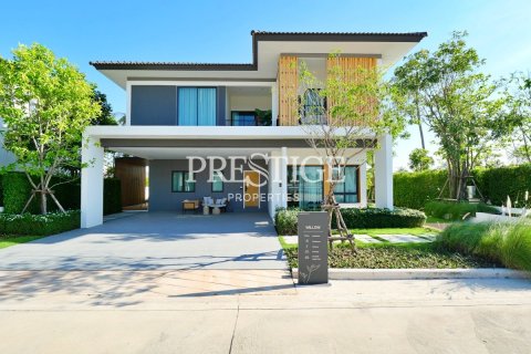 House in Pattaya, Thailand 4 bedrooms № 198584