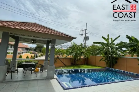 Casa de 4 dormitorios en Pattaya, Tailandia № 213364 - foto 3