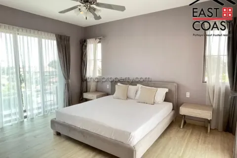 Casa de 4 dormitorios en Pattaya, Tailandia № 213364 - foto 12