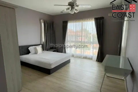 Casa de 4 dormitorios en Pattaya, Tailandia № 213364 - foto 9