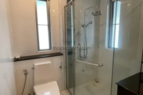 Casa de 4 dormitorios en Pattaya, Tailandia № 213364 - foto 16