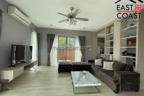 Casa de 4 dormitorios en Pattaya, Tailandia № 213364 - foto 4
