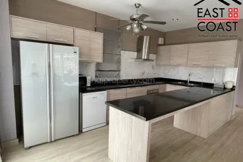 Casa de 4 dormitorios en Pattaya, Tailandia № 213364 - foto 6
