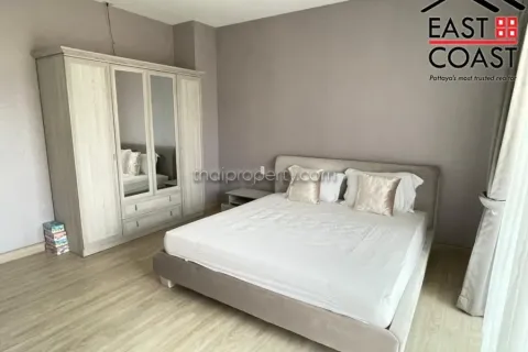 Casa de 4 dormitorios en Pattaya, Tailandia № 213364 - foto 7