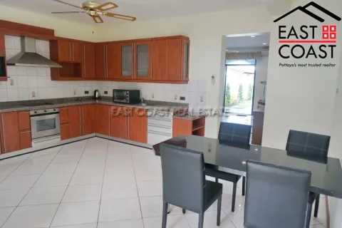 Casa de 4 dormitorios en Pattaya, Tailandia № 213361 - foto 7