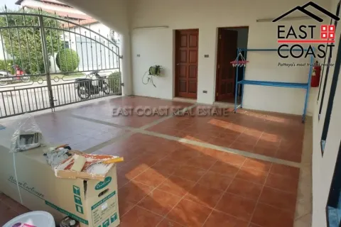 Casa de 4 dormitorios en Pattaya, Tailandia № 213361 - foto 18
