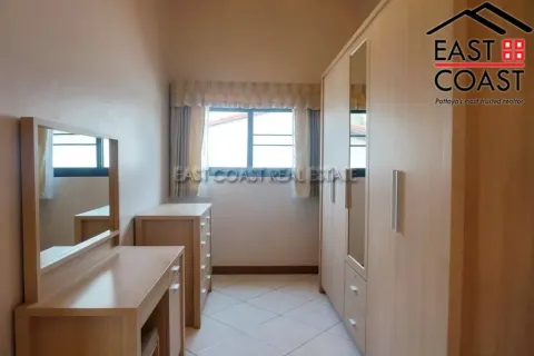 Casa de 4 dormitorios en Pattaya, Tailandia № 213361 - foto 15