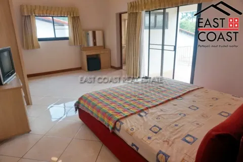 Casa de 4 dormitorios en Pattaya, Tailandia № 213361 - foto 11