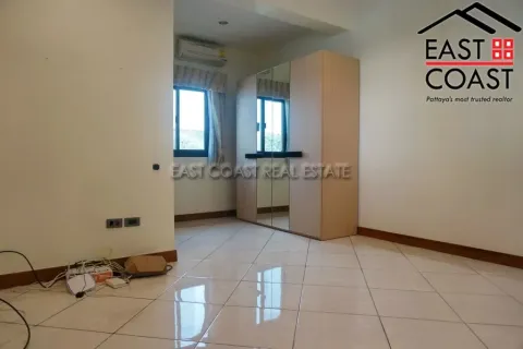 Casa de 4 dormitorios en Pattaya, Tailandia № 213361 - foto 3