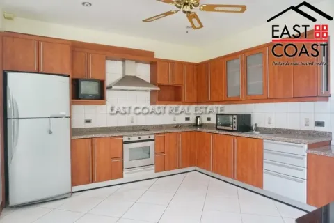 Casa de 4 dormitorios en Pattaya, Tailandia № 213361 - foto 6