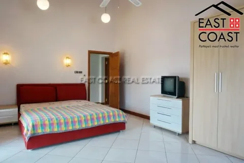 Casa de 4 dormitorios en Pattaya, Tailandia № 213361 - foto 12