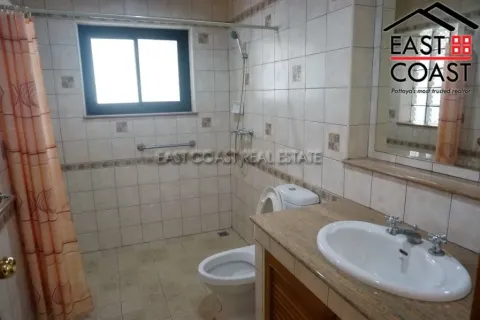 Casa de 4 dormitorios en Pattaya, Tailandia № 213361 - foto 4