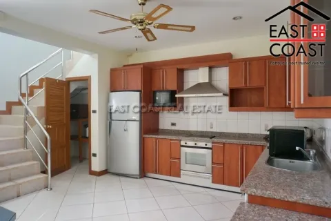 Casa de 4 dormitorios en Pattaya, Tailandia № 213361 - foto 5