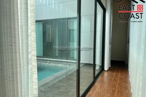 Casa de 4 dormitorios en Pattaya, Tailandia № 213363 - foto 14