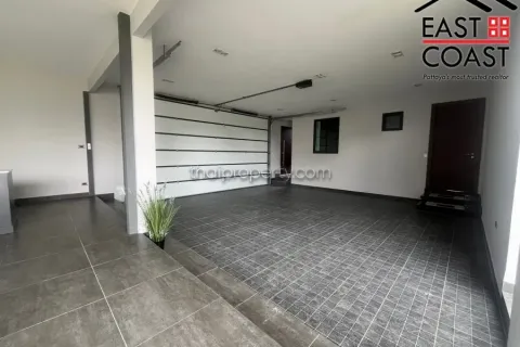 Casa de 4 dormitorios en Pattaya, Tailandia № 213363 - foto 3
