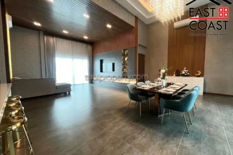 Casa de 4 dormitorios en Pattaya, Tailandia № 213363 - foto 11
