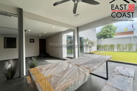 Casa de 4 dormitorios en Pattaya, Tailandia № 213363 - foto 2