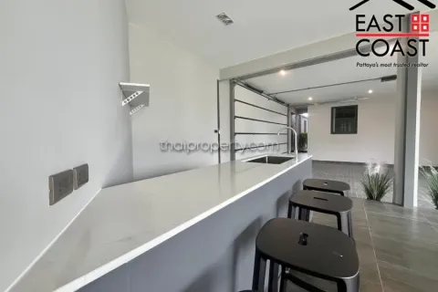 Casa de 4 dormitorios en Pattaya, Tailandia № 213363 - foto 4