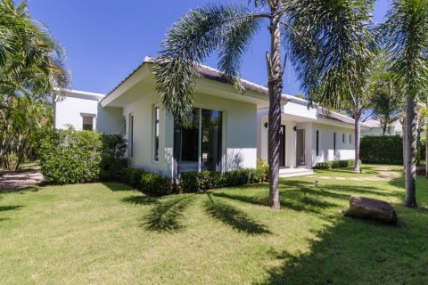 House in Hua Hin, Thailand 3 bedrooms № 180998 - photo 4