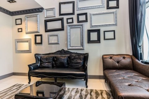 Condo in Bangkok, Thailand, 1 bedroom  № 180997 - photo 4