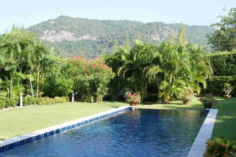 House in Hua Hin, Thailand 3 bedrooms № 180999 - photo 2