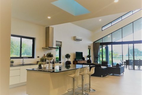 House in Hua Hin, Thailand 4 bedrooms № 181000 - photo 10