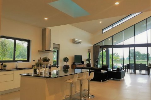 House in Hua Hin, Thailand 4 bedrooms № 181000 - photo 9