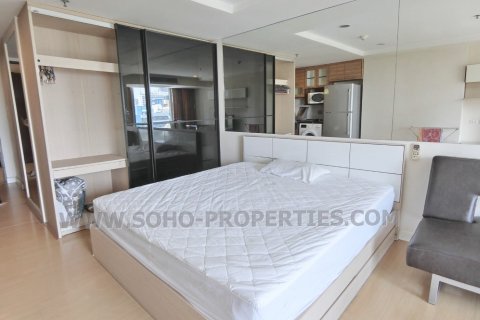 Студия в кондо в Бангкоке, Таиланд № 143910 - фото 3