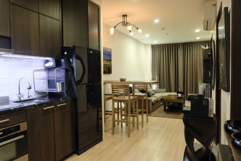 Кондоминиум с 2 спальнями в Пхракханонге, Бангкок, Таиланд № 143913 - фото 2