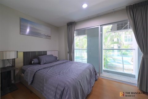 Condo in Bangkok, Thailand, 5 bedrooms № 184719 - photo 3