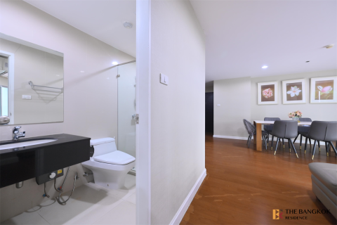Condo in Bangkok, Thailand, 5 bedrooms № 184719 - photo 4